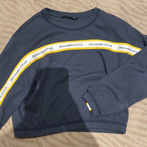 ambercrombie crewneck - Picture 2 of 2